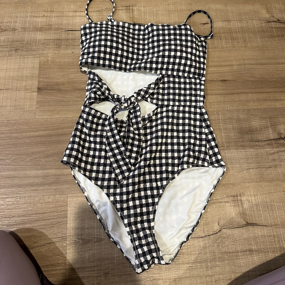 Aerie one piece swimsuit. Size medium long.